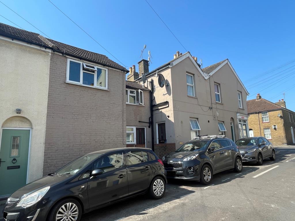 Lot: 76 - FREEHOLD MIXED USE INVESTMENT - Rear of property showing entrances to flats